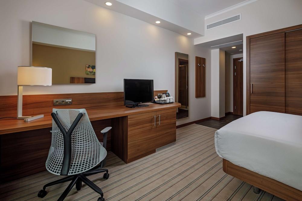 image 2 at Hilton Garden Inn Novorossiysk by 29G, Naberezhnaya imeni Admirala Serebryakova Street Novorossijsk 353905 Russia