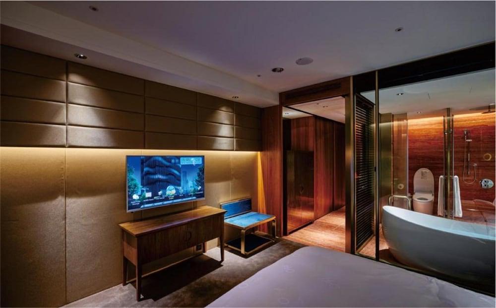 image 3 at H2O Hotel by No.366, Minghua Rd. Gushan Dist. Kaohsiung 80453 Taiwan