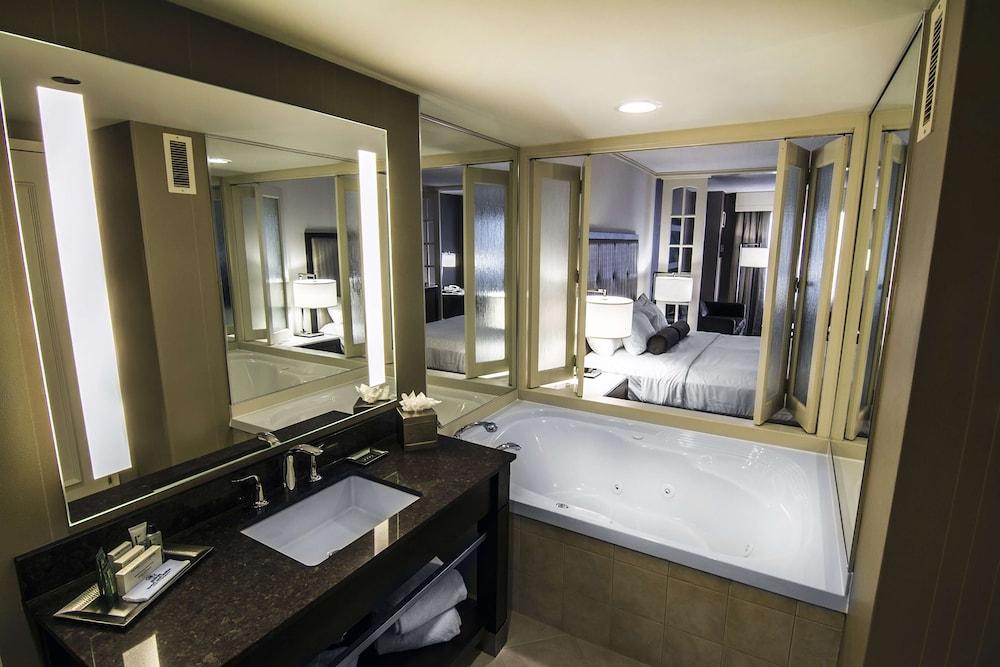 image 3 at Hilton Niagara Falls/Fallsview Hotel & Suites by 6361 Fallsview Blvd Niagara Falls ON Ontario L2G3V9 Canada