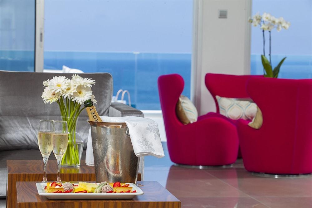 image 2 at King Evelthon Beach Hotel & Resort by Chloraka Avenue P.O. Box 61415 Paphos 8134 Cyprus