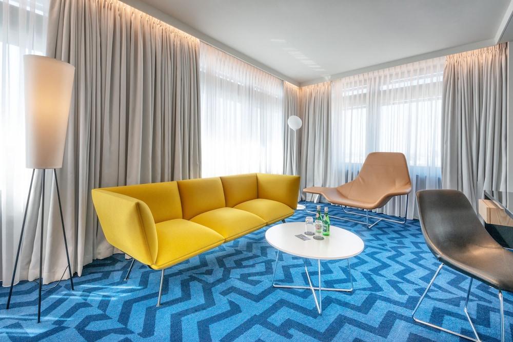 image 3 at Renaissance Warsaw Airport Hotel, an Marriott International by Ul Zwirki i Wigury 1H Warsaw 00-906 Poland