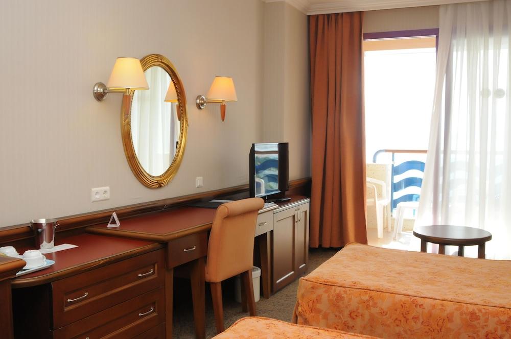 image 3 at Grand Kaptan Hotel - All Inclusive by Oba Göl Mevkii Alanya Antalya 07400 Turkey