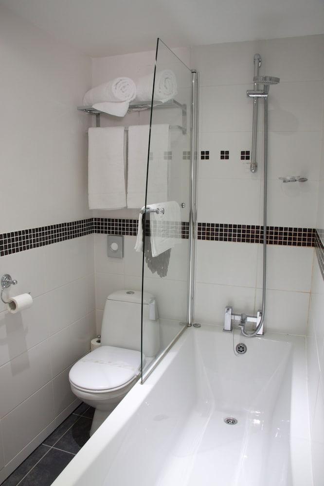 image 2 at The Oakhouse Hotel by The Square Axbridge England BS26 2AP United Kingdom
