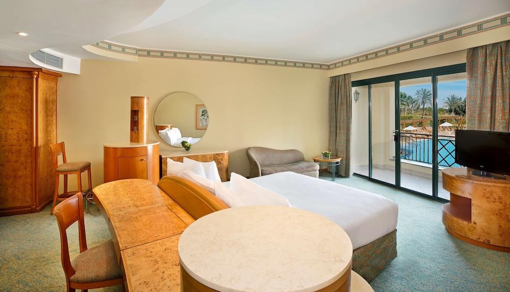 image 1 at Hilton Pyramids Golf by Dreamland El Wahat Road,6th of October 6th of October City 2500 Egypt