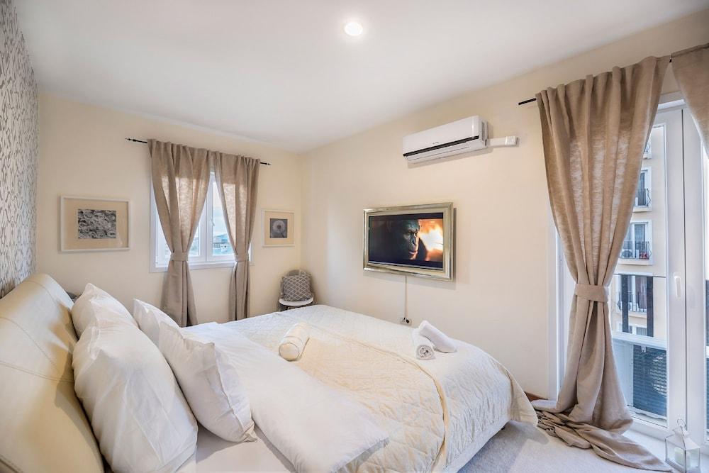 image 2 at Bucharest Apartments DeLuxe by Bloc B3, Strada Florilor Stefanestii de Jos 077175 Romania