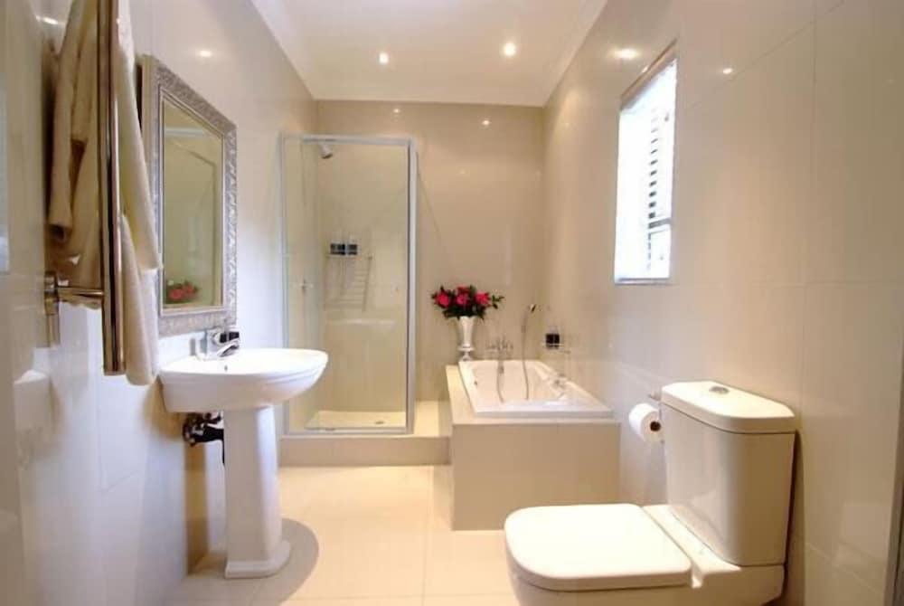image 5 at Sanchia Luxury Guesthouse by 24 Savell Avenue, Glenashley Durban North KwaZulu-Natal 4051 South Africa