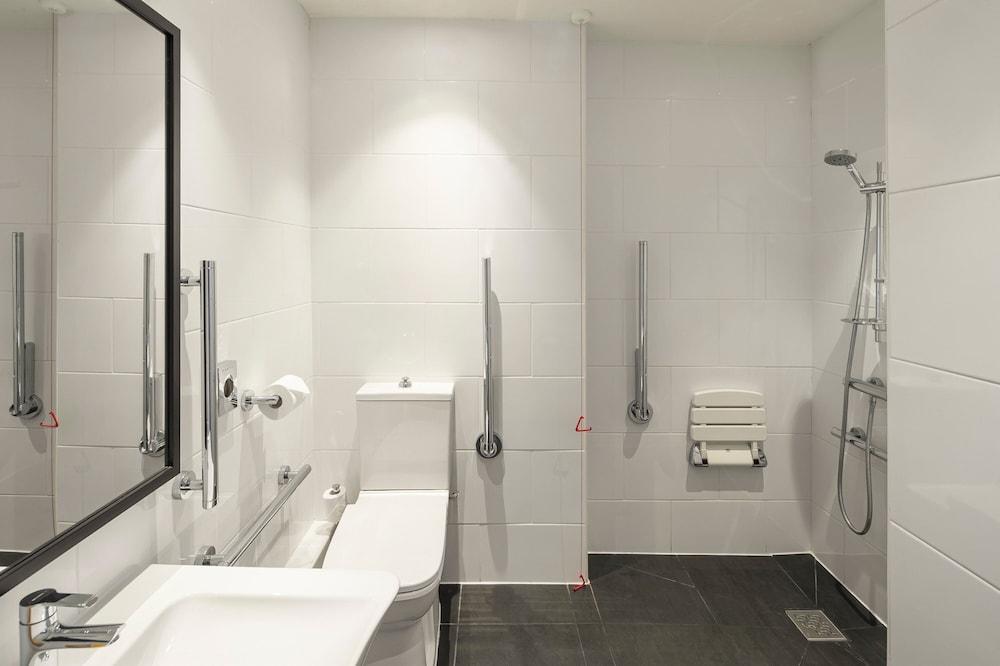 image 10 at Crowne Plaza Plymouth, an IHG Hotel by Armada Way Plymouth England PL1 2HJ United Kingdom