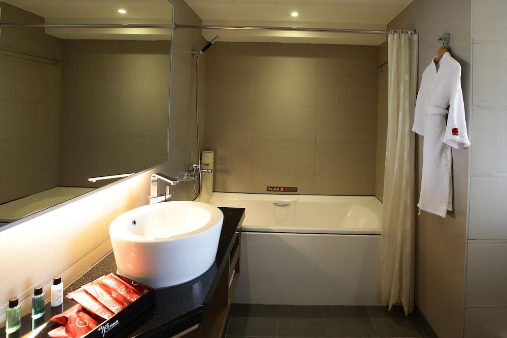 image 5 at Sun Moon Lake Hotel by No. 419, Zhongshan Rd Yuchi Nantou County 555 Taiwan