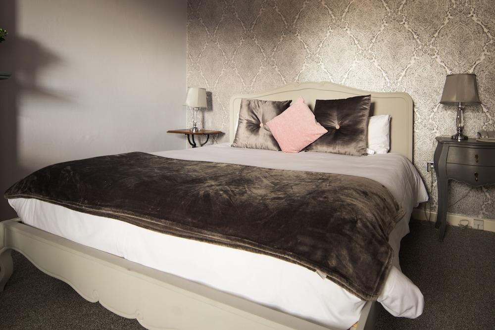 image 2 at The Oakhouse Hotel by The Square Axbridge England BS26 2AP United Kingdom