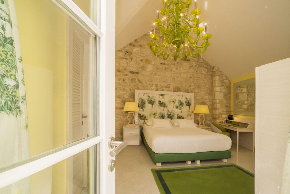 image 4 at Hotel Lemongarden by Perica Kala 1 Sutivan HR-21403 Croatia