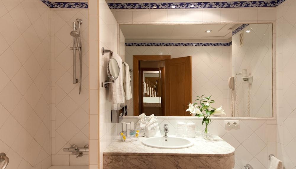 image 6 at Saray Hotel by P Enrique Tierno Galvan 4 Granada Granada 18006 Spain