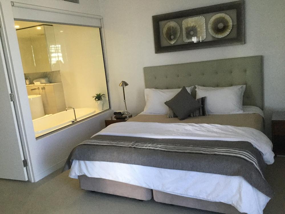 image 1 at Large Apartment at Oracle Resort by 19 Elizabeth Ave Broadbeach QLD Queensland 4218 Australia
