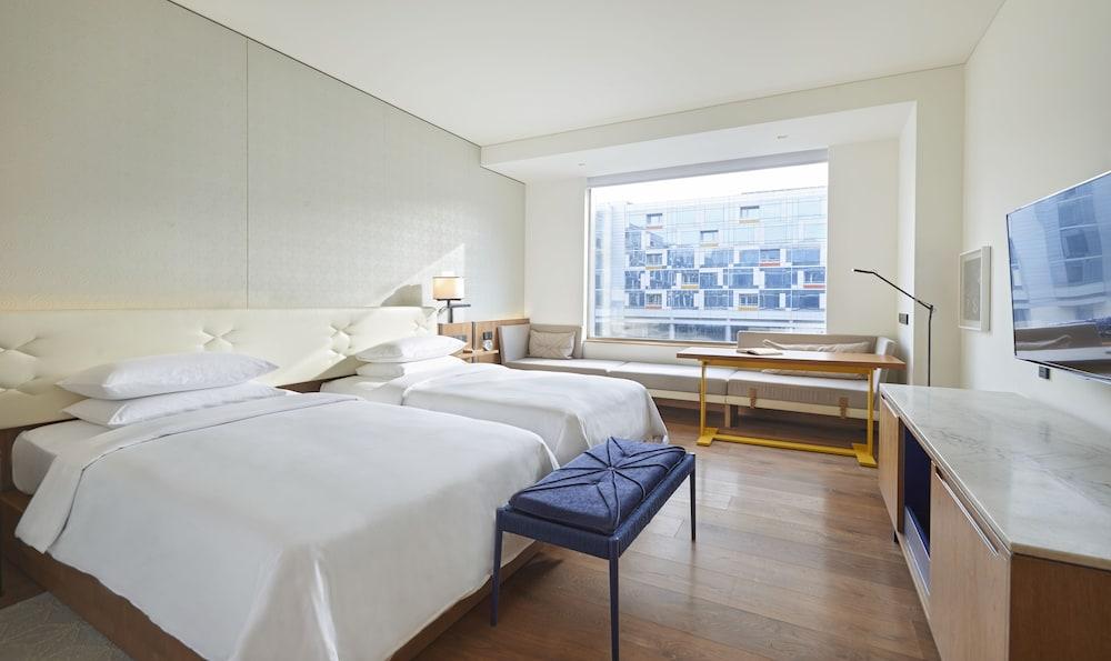 image 1 at Andaz Delhi - a concept by Hyatt by Aerocity New Delhi Delhi N.C.R. 110037 India