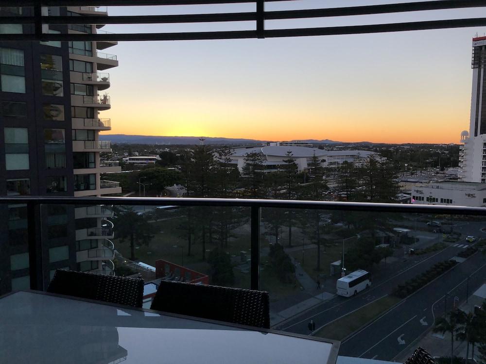 image 2 at Large Apartment at Oracle Resort by 19 Elizabeth Ave Broadbeach QLD Queensland 4218 Australia