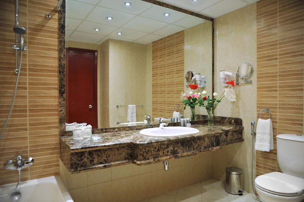 image 6 at Safir Hotel Cairo by Orman, El Missaha Square Dokki Giza Giza 12611 Egypt