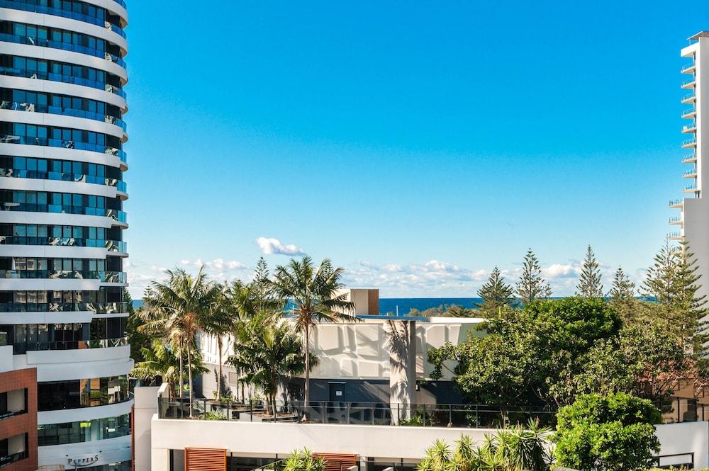 image 3 at Peppers Broadbeach by 21 Elizabeth Ave Broadbeach QLD Queensland 4218 Australia