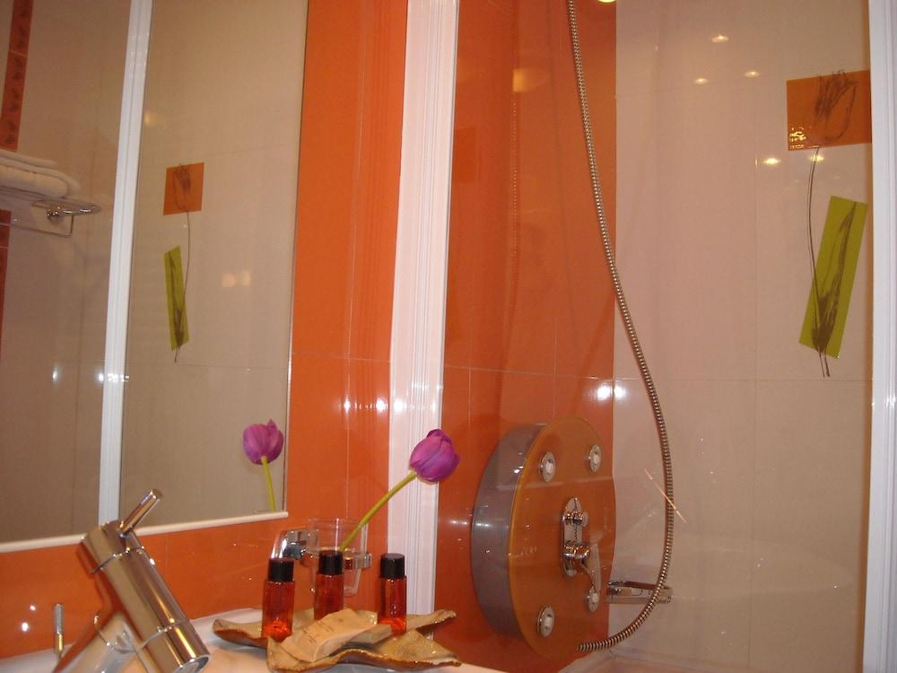 image 4 at Viva Club Hotel Galati by Aleea Meteo Nr. 4 Galati Galati 800387 Romania