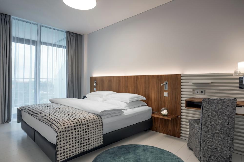 image 2 at Crystal House Suite Hotel & SPA by Sergeyeva Street 4 Kaliningrad 236016 Russia