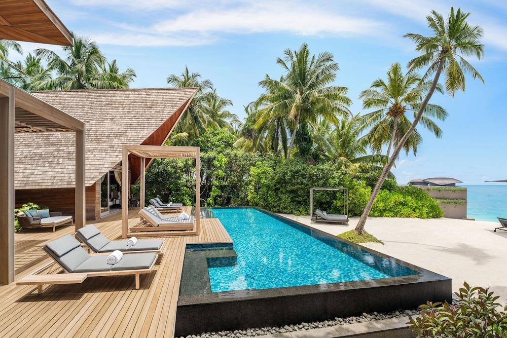 image 10 at The St. Regis Maldives Vommuli Resort by Vommuli Island, Dhaalu Atoll Vommuli Maldives