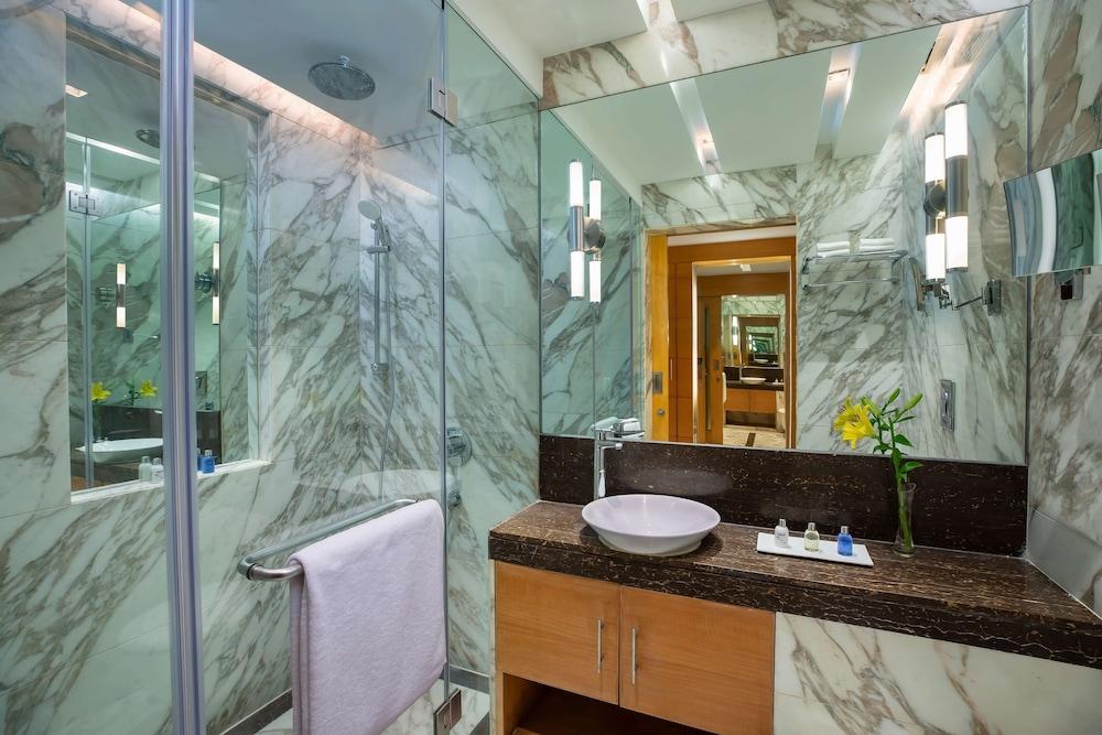 image 5 at Radisson Blu Marina Hotel Connaught Place by G-59 Connaught Place New Delhi Delhi N.C.R 110001 India