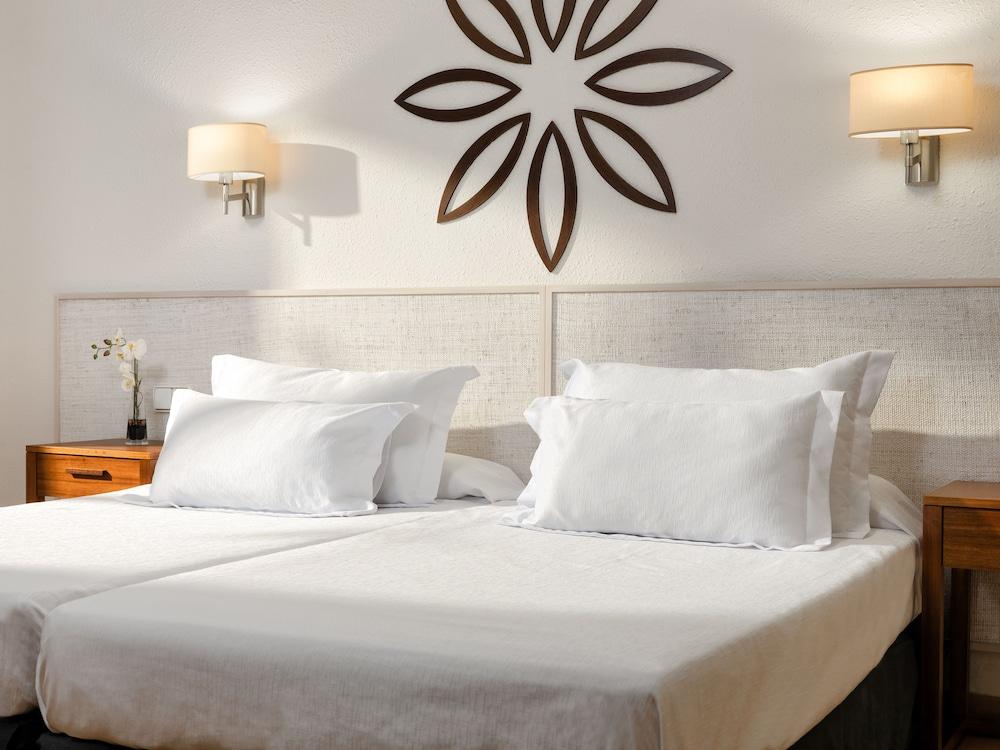 image 3 at H10 Delfín - Adults Only by Carrer de La Rioja, 4-6 Salou 43840 Spain