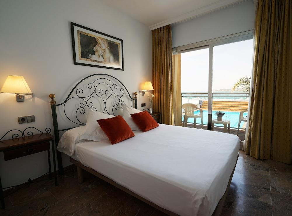 image 2 at Hotel Port Sitges by Paseo de les Drassanes, 1-20 Sitges 08870 Spain