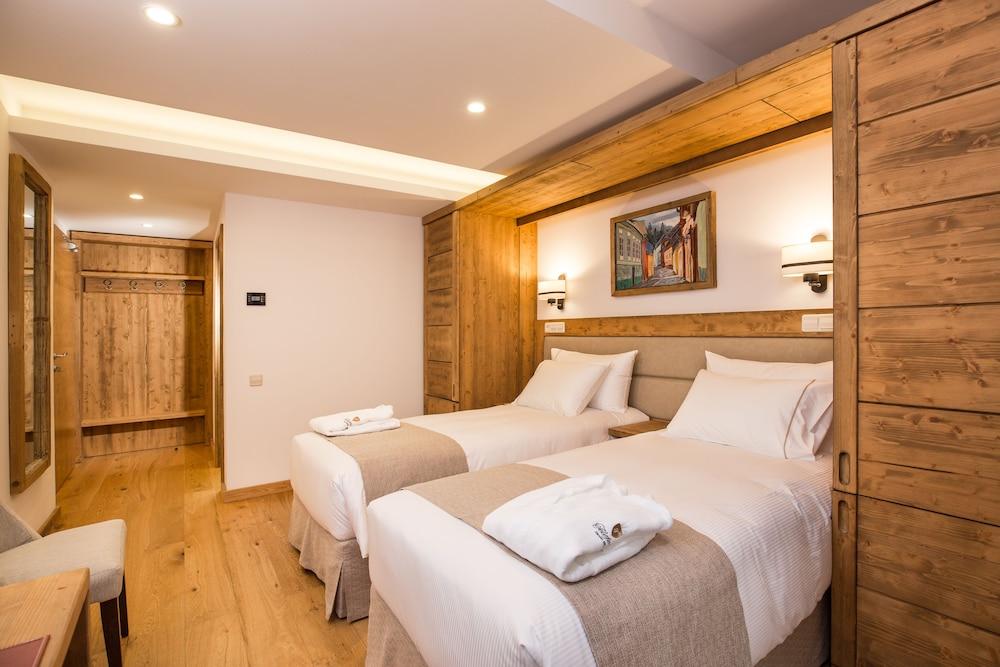 image 2 at Teleferic Grand Hotel by Poiana Soarelui Street no. 243 Brasov 500001 Romania
