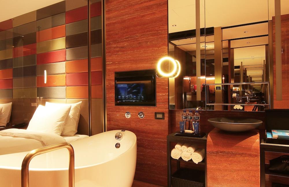 image 5 at H2O Hotel by No.366, Minghua Rd. Gushan Dist. Kaohsiung 80453 Taiwan
