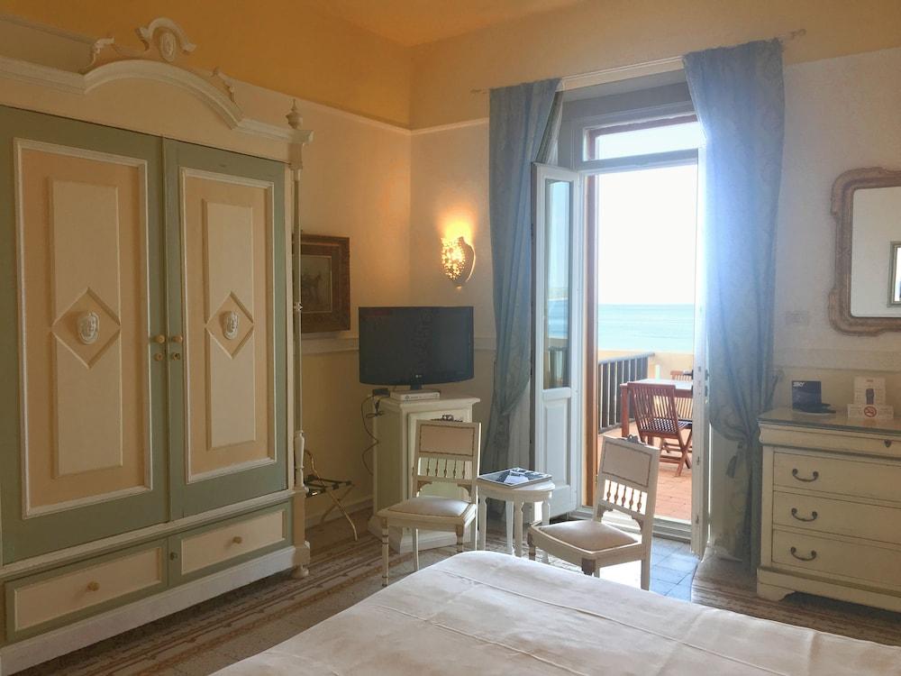 image 1 at Villa Las Tronas Hotel & Spa by Lungomare Valencia 1 Alghero SS 7041 Italy