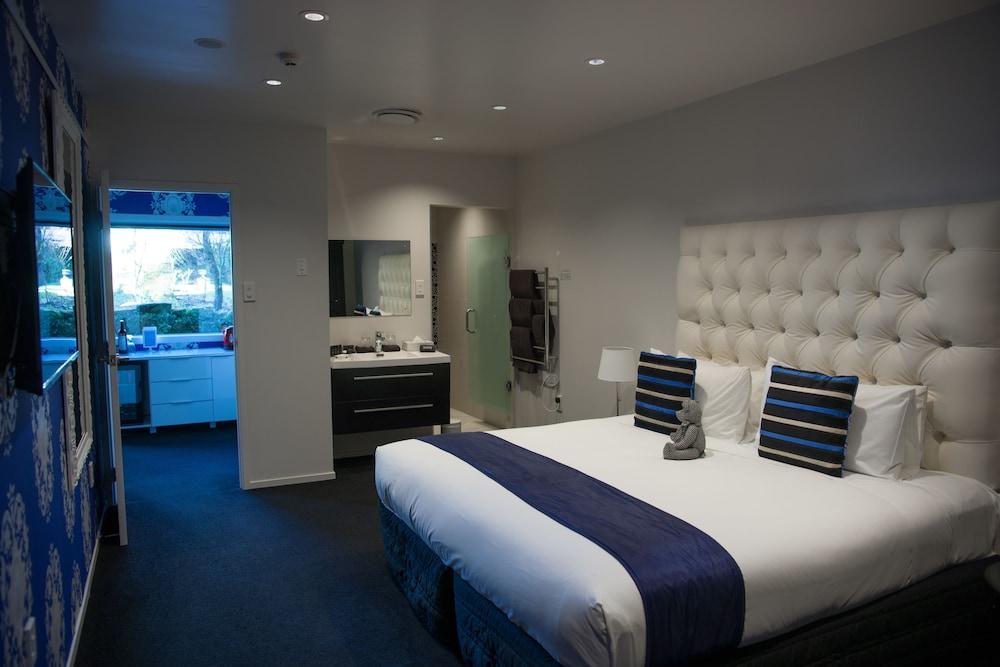 image 1 at Black Swan Lakeside Boutique Hotel by 171 Kawaha Point Road Kawaha Point Rotorua 3010 New Zealand