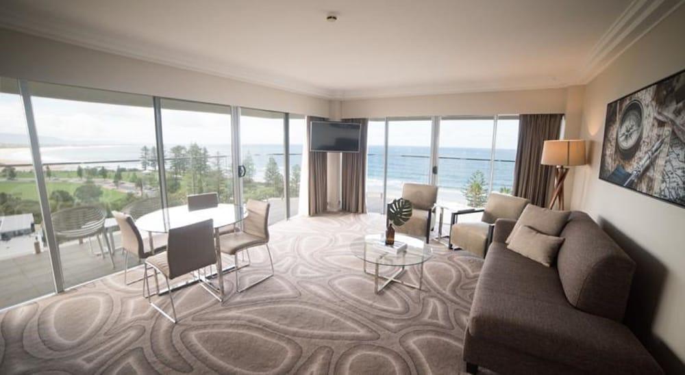 image 1 at Novotel Wollongong Northbeach by 2-14 Cliff Road North Wollongong NSW New South Wales 2500 Australia