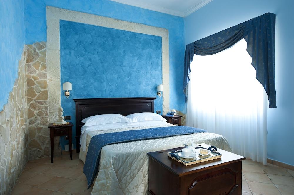 image 2 at Charme Hotel Villa Principe di Fitalia by Via Traversa Tonnara di Terrauzza, 38 Syracuse SR 96100 Italy