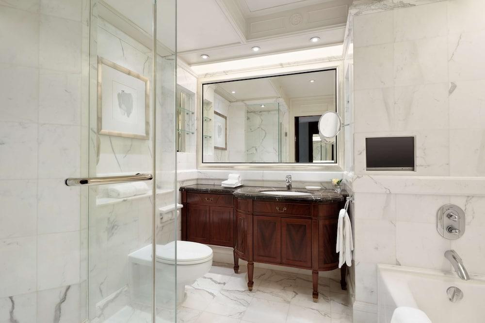image 7 at Island Shangri-La, Hong Kong by Pacific Place, Supreme Court Road Central Hong Kong Hong Kong