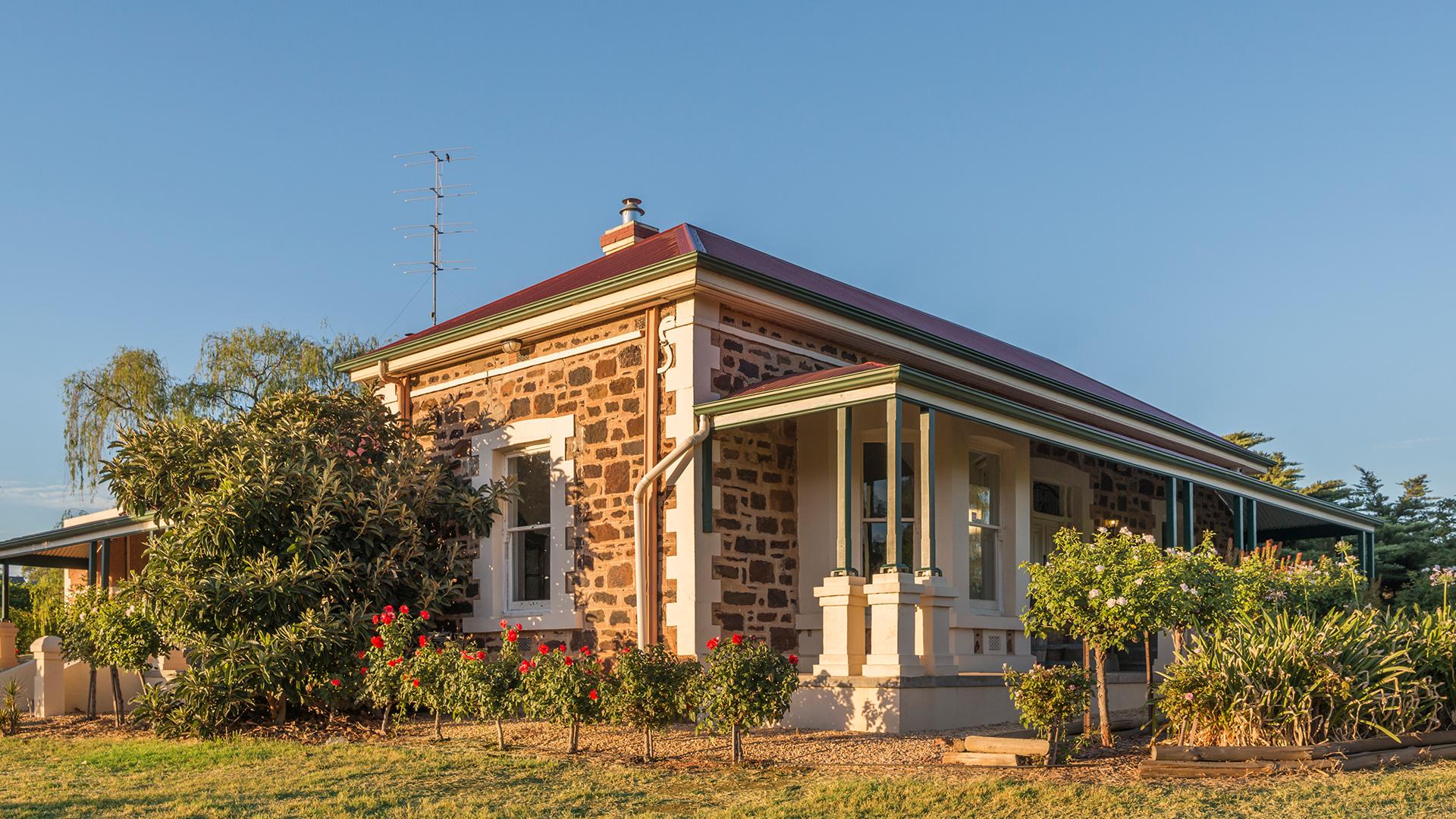Barossa Valley Vineyard Retreat with Daily Breakfast & Complimentary