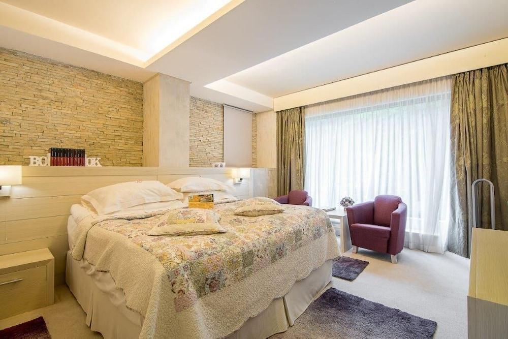 image 1 at Ioana Hotels by Calea Codrului, no. 11-13 Sinaia Prahova 106100 Romania