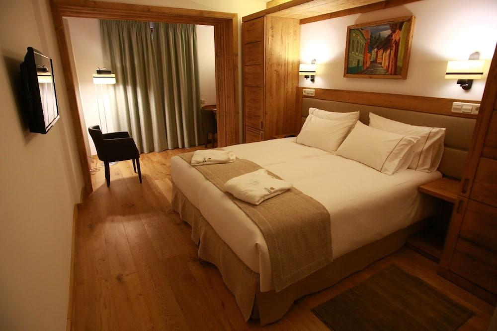 image 1 at Teleferic Grand Hotel by Poiana Soarelui Street no. 243 Brasov 500001 Romania