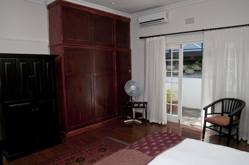 image 9 at Hide Away Guest House by 2 Keerom Street Knysna Western Cape 6570 South Africa