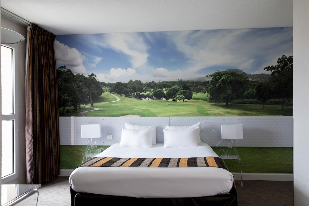 image 1 at Hotel du Golf Rosny by 4, rue de Rome Rosny-sous-Bois Seine-Saint-Denis 93110 France