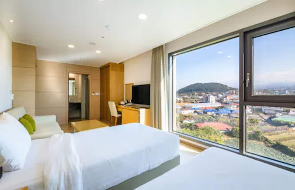 image 1 at Uni Hotel Jeju by 656, Aewolhaean-ro Aewol-eup Jeju City Jeju 695-905 South Korea