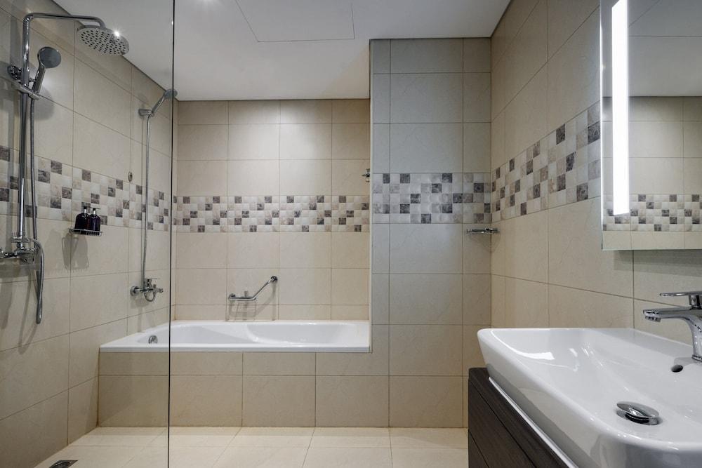 image 8 at Centara West Bay Hotel & Residences Doha by Diplomatic Street Doha 23628 Qatar