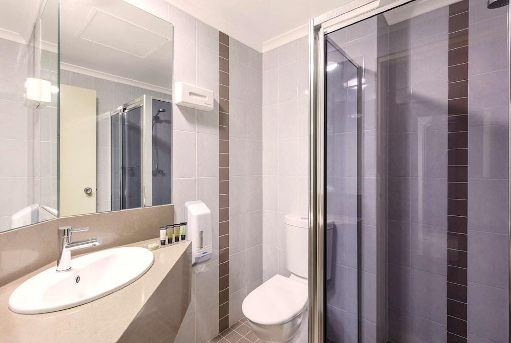 image 2 at Garden City Hotel, BW Signature Collection by 55 Jerrabomberra Avenue Narrabundah ACT Australian Capital Territory 2604 Australia