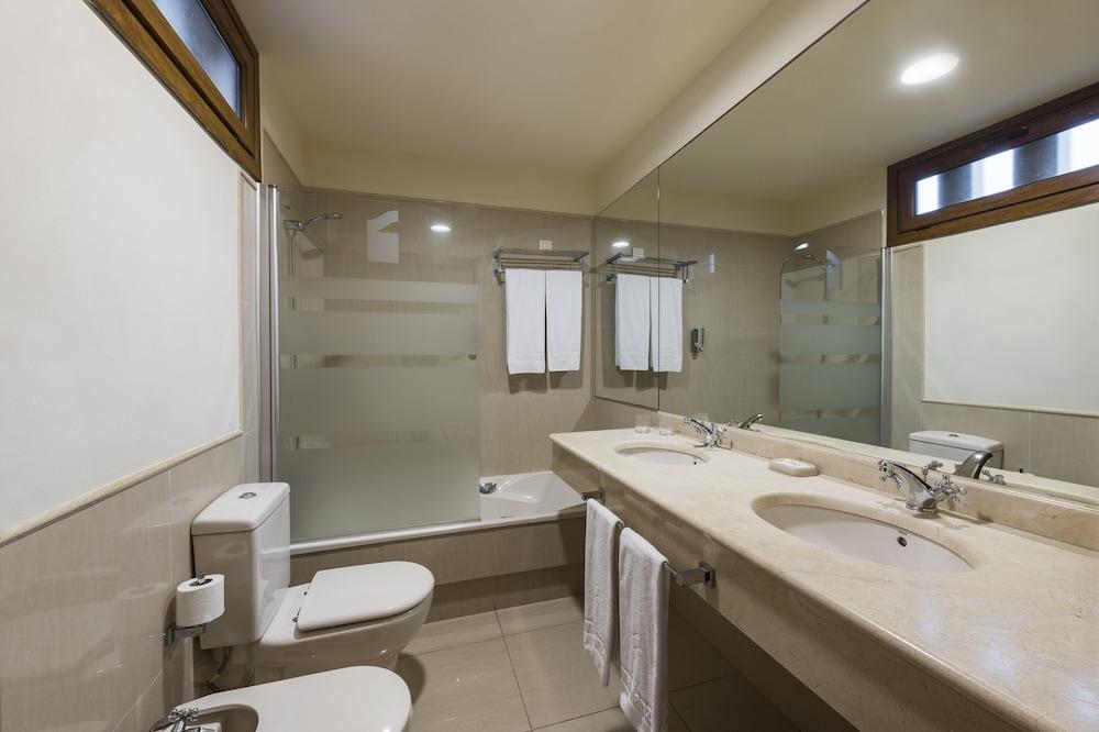 image 5 at Marylanza Suites & Spa by Calle Los Arenales, 20 Arona Santa Cruz de Tenerife 38650 Spain