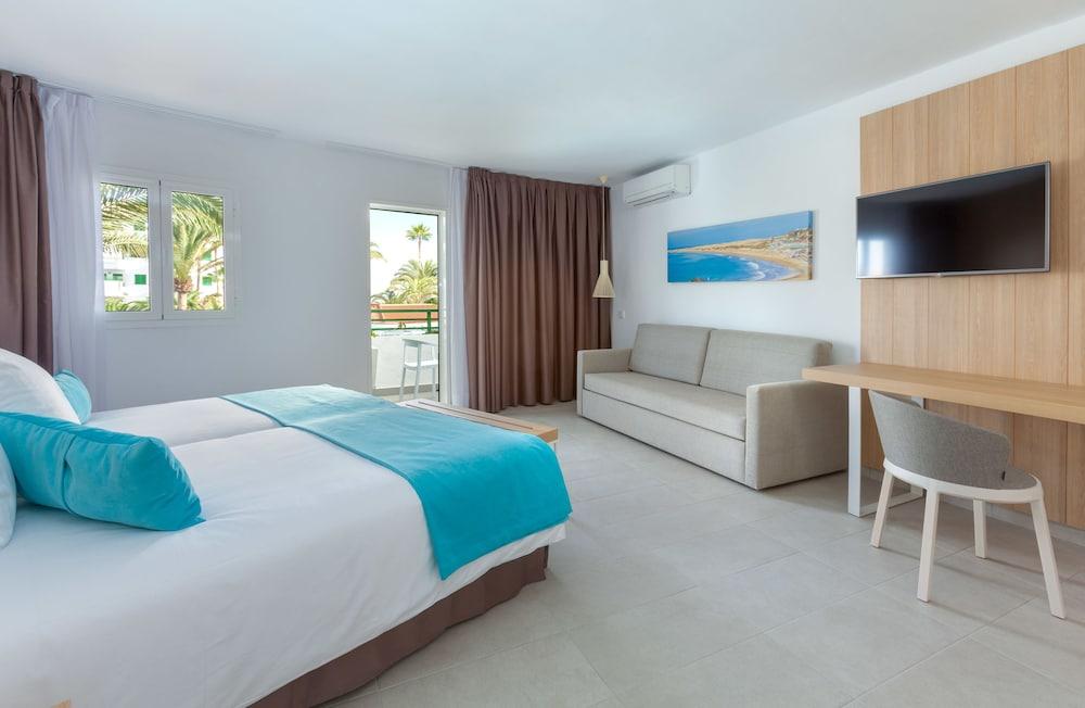 image 1 at LABRANDA Hotel Playa Bonita by Avenida Tenerife 2 Playa del Ingles San Bartolome de Tirajana Gran Canaria 35100 Spain
