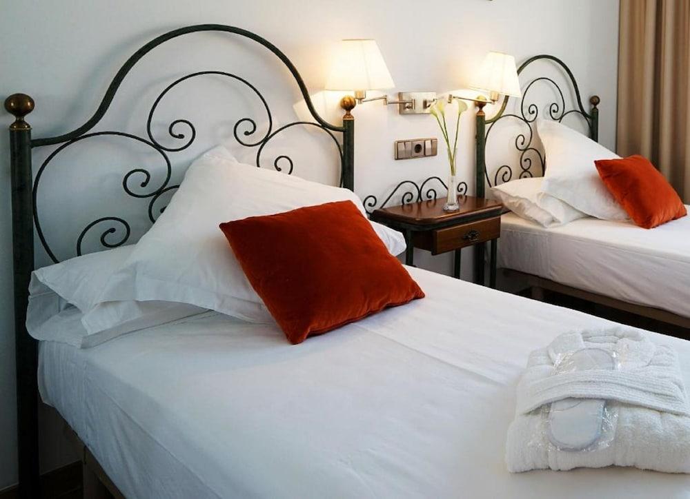 image 2 at Hotel Port Sitges by Paseo de les Drassanes, 1-20 Sitges 08870 Spain