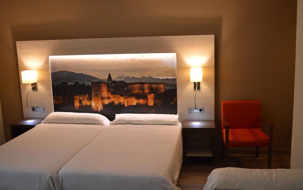 image 2 at Hotel Porcel Sabica by Pedro Antonio De Alarcon 10 Granada Granada 18005 Spain