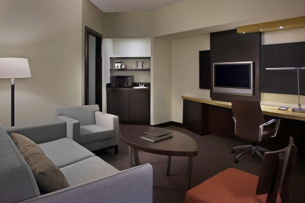 image 3 at Hilton Toronto/Markham Suites Conference Centre & Spa by 8500 Warden Avenue Markham ON Ontario L6G 1A5 Canada
