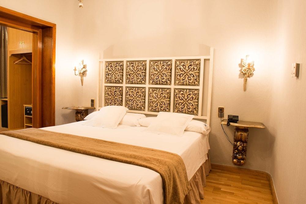 image 2 at Los Angeles & Spa Hotel by Cuesta Escoriaza, 17 Granada Granada 19008 Spain