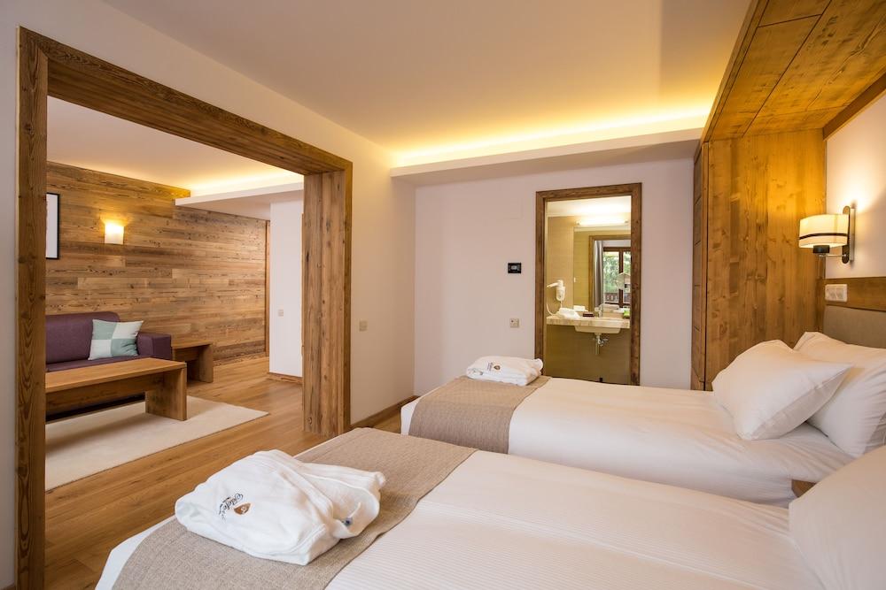 image 2 at Teleferic Grand Hotel by Poiana Soarelui Street no. 243 Brasov 500001 Romania