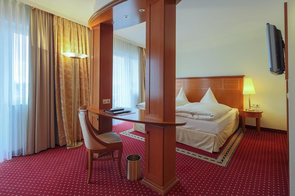 image 2 at Hotel-Restaurant Kunz by Bottenbacher Straße 74 Pirmasens RP 66954 Germany