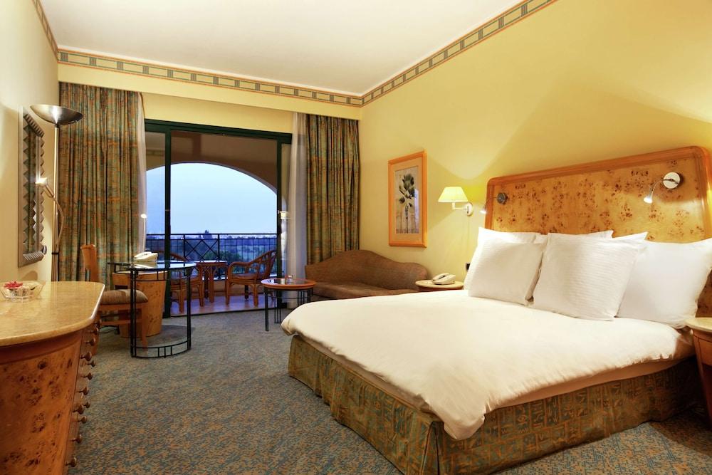 image 2 at Hilton Pyramids Golf by Dreamland El Wahat Road,6th of October 6th of October City 2500 Egypt